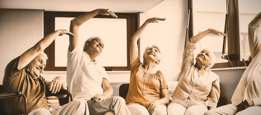 Adultos mayores en clase de ballet
